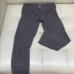 Lululemon crop grey patterned pants/leggings